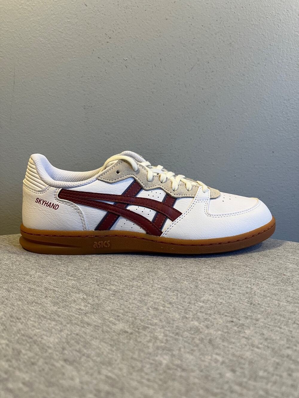 ASICS Skyhand OG White Red Gum Women's Retro Shoe Size 8.5 1203A451-105